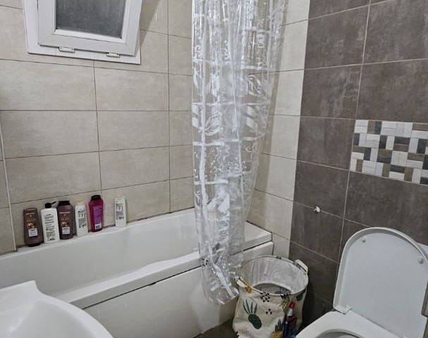 Mağusa/kent plus güvercinlik kavşağında 2+1 zemin katta satılık daire eşyasız olarak satılıktır. FİYAT 70,000 £ - Fotoğraf 2