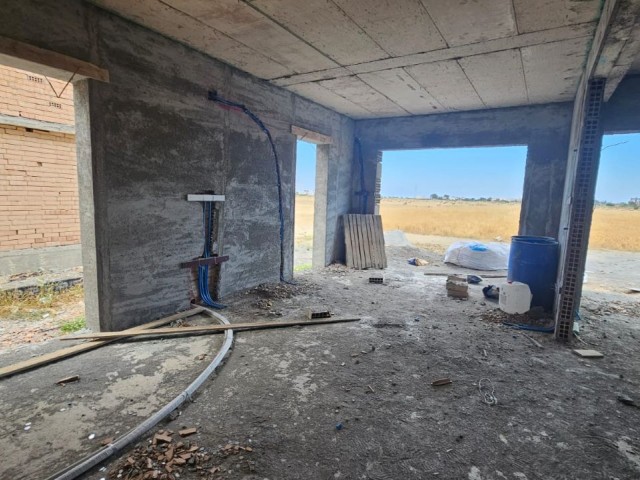 Mağusa tuzla bölgesinde topraktan satis satilik 3 1 dublex villalar 172 m2 kapali alan 290 m2 toplam alan 🛑Ödeme plani 0 önden pesinat sonra 4 sene boyunca aydan aya odeme imkani banka yok faiz yok🛑 Teslik subat 2028 🛑teslim 22 ay sonra - Fotoğraf 1