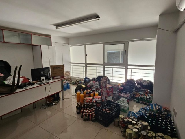 Mağusa Ayluga Bölgesinde Satılık 3 Katlı Sendeli Dükkan 260 M2 420,000 £ Bodrum Kat+zemın Kat+ve Ust Katta Kucuk 1 Ofıs Alanı Vardır 3 Kattan Olusur.eşdeger Koçan - Fotoğraf 3