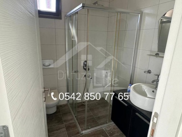 Girne Merkez 3+1 Satılık Asansörlü Daire 210.000 Stg - Fotoğraf 1