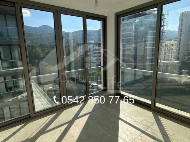 Girne Merkez 3+1 Satılık Asansörlü Daire 210.000 Stg - Fotoğraf 2