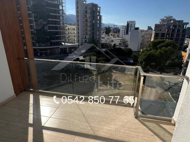 Girne Merkez 3+1 Satılık Asansörlü Daire 210.000 Stg - Fotoğraf 4