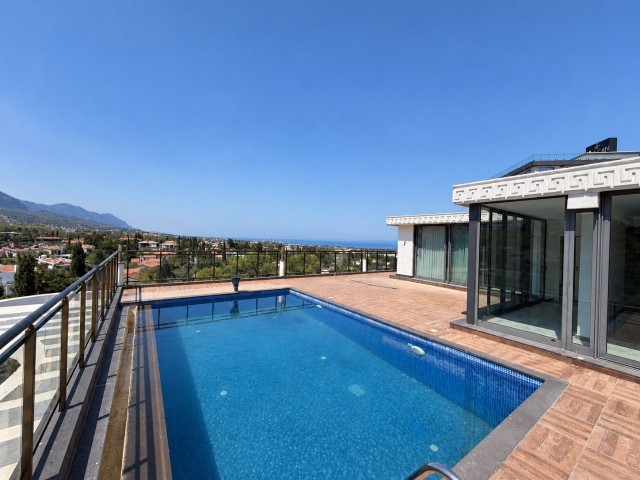 Girne'de Özel Havuzlu ve Panoramik Deniz ve Dağ Manzaralı Lüks 4 Yatak Odalı Penthouse Daire - Fotoğraf 1