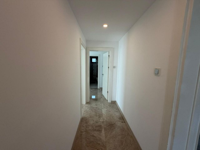 Girne'de Özel Havuzlu ve Panoramik Deniz ve Dağ Manzaralı Lüks 4 Yatak Odalı Penthouse Daire - Fotoğraf 2