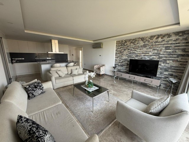 Girne'de Özel Havuzlu ve Panoramik Deniz ve Dağ Manzaralı Lüks 4 Yatak Odalı Penthouse Daire - Fotoğraf 4