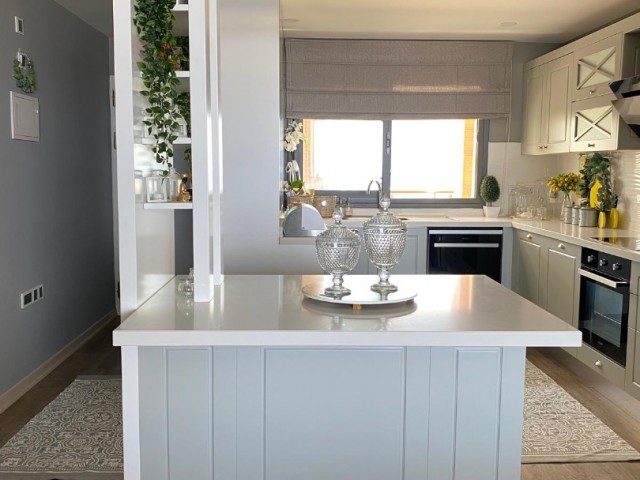 🍋Girne'nin Merkezinde 8. Katta Deniz ve Şehir Manzaralı Satılık Lüks Residence Daire 3+1 180m2 - Fotoğraf 2