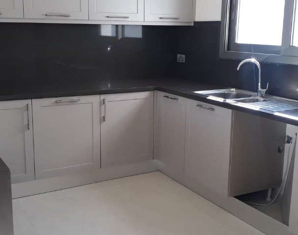 Bellapais'de 1 Dönüm Bahçe İçerisinde Villa - Şimdi £765,000 - (narçın - 0533 820 2055) - Fotoğraf 2