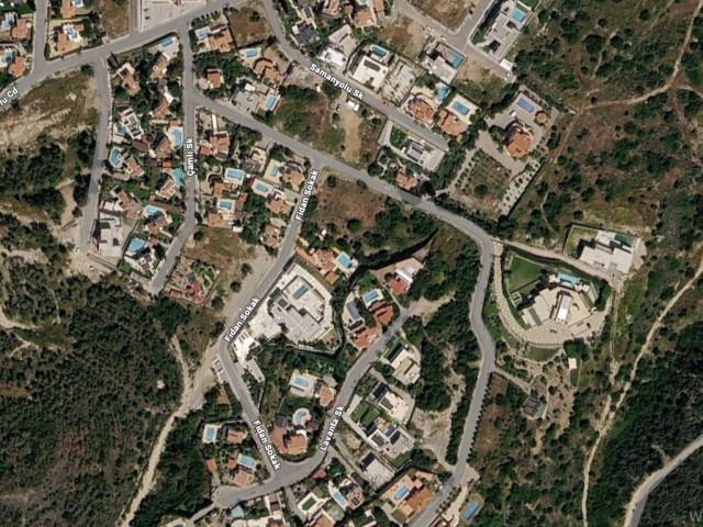 Bellapais'te Satılık Villa İmarlı Arsa - Fotoğraf 1