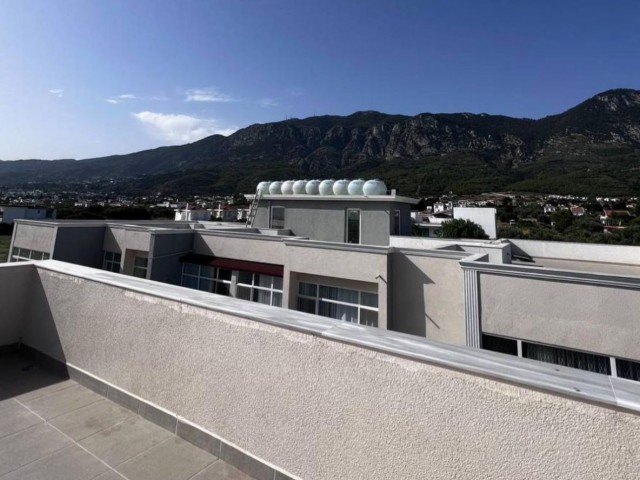 Lapta'da iki yatak odalı villa - Fotoğraf 1
