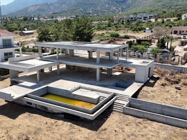 Bellapais'te Yarım İnşaat Lüks Villa - Fotoğraf 1