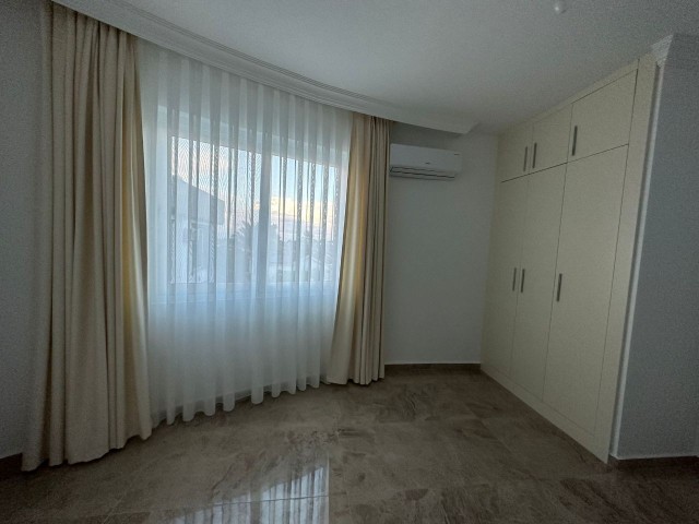 2+1 Havuzlu Lüks Sitede Satılık Teraslı Daire - Fotoğraf 2