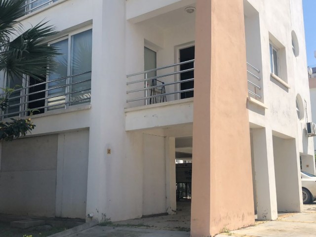 Girne Merkezde Satılık Havuzlu Site İçinde 2+1 Daire - Kaşgar