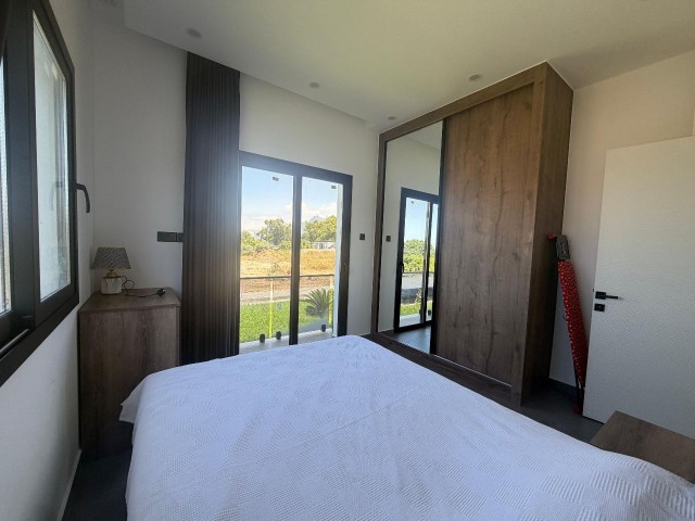 Alsancak Bölgesinde Satılık 2+1 Daire - Havuzlu Site İçinde - Fotoğraf 2