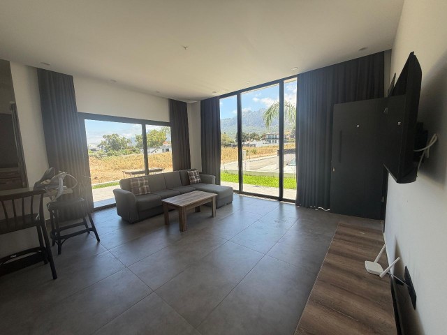 Alsancak Bölgesinde Satılık 2+1 Daire - Havuzlu Site İçinde - Fotoğraf 3
