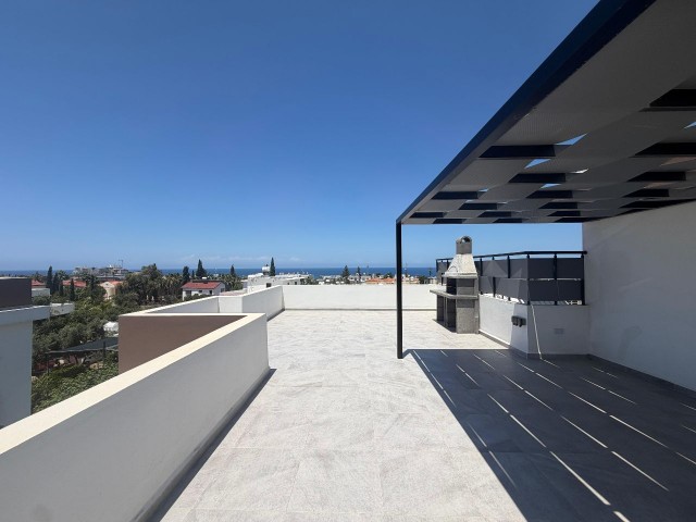 Alsancak Bölgesinde Satılık 2+1 Daire - Havuzlu Site İçinde - Fotoğraf 4