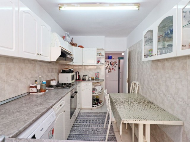 Girne Merkez'de Eşyalı 2+1 Daire, Şehir ve Deniz Manzarası