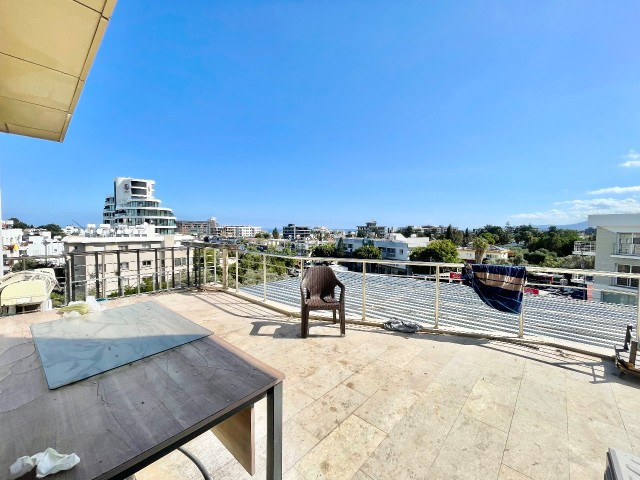 Girne’nin Kalbinde Şehir Manzaralı TÜRK KOÇANLI 3+1 Satılık PENTHOUSE!
