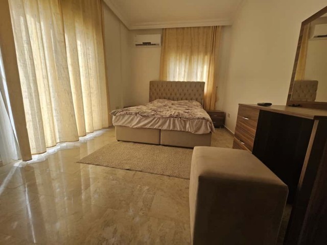 Mağusa Sakarya’da Geniş Oturumlu Satılık 3+1 Penthouse - Fotoğraf 2