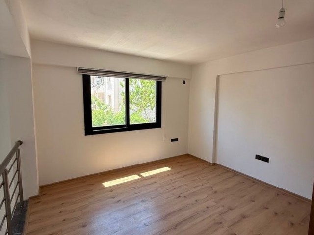 Gazimağusa'da Şehir Manzaralı Modern 1+1 Daire - Eşyalı Fırsat! - Fotoğraf 3