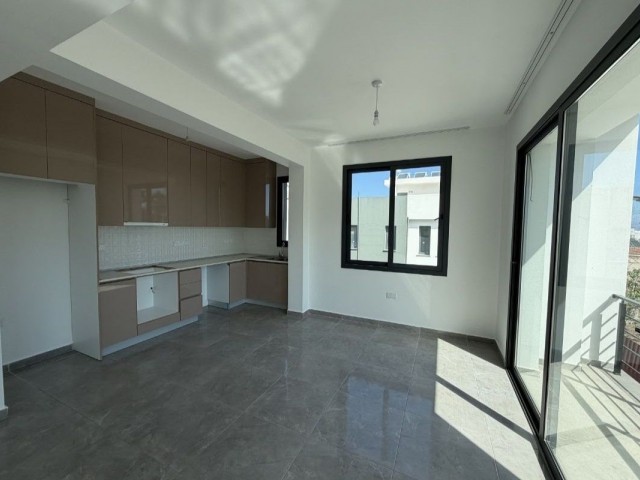 Site içerisinde deniz manzaralı 2+1 teraslı daire Taşınmaya hazır - Fotoğraf 4