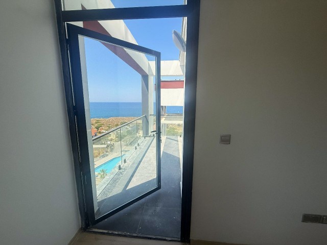Girne Merkez'de Eşsiz Deniz Manzaralı Türk Koçanlı 2+1 Daire - Fotoğraf 4