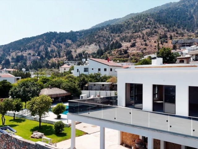 Lapta’da Tarihi Doku İle Modern Konforun Buluştuğu Özel Taş Villa - Fotoğraf 1