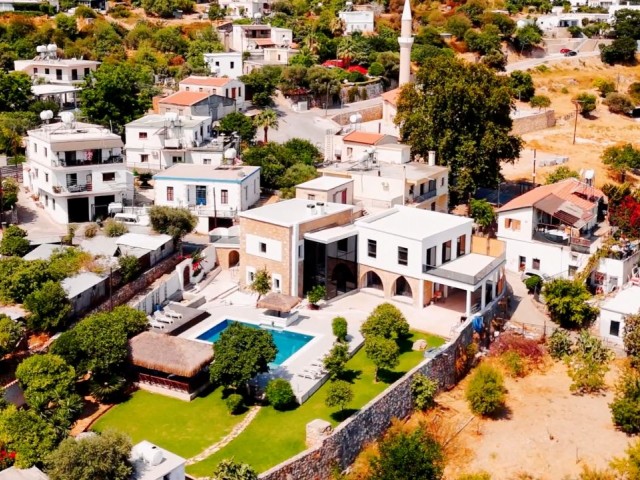 Lapta’da Tarihi Doku İle Modern Konforun Buluştuğu Özel Taş Villa - Fotoğraf 4