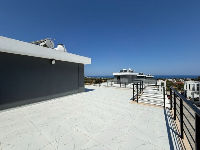 Girne Yeşiltepe’de Deniz Manzaralı, Geniş Teraslı 4+1 Satılık Villa - Fotoğraf 1