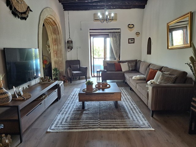 Satılık 4+2 Müstakil Tarihi Kıbrıs Evi Ozanköy Girne - Fotoğraf 4