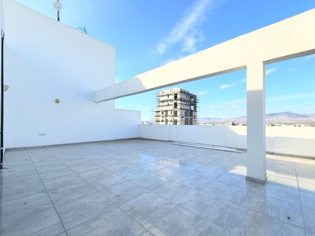 Lefkoşa Yenişehir'de Geniş Teraslı Satılık 2+1 Penthouse - Fotoğraf 1