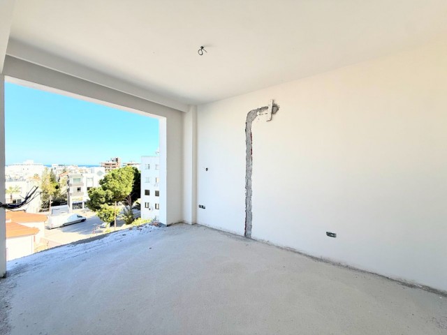 Girne Merkezde Temmuz'da Anahtar Teslim Havuzlu Site İçerisinde Satılık 2+1 Daire - Fotoğraf 1