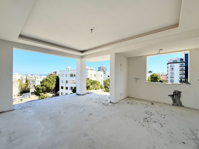 Girne Merkezde Temmuz'da Anahtar Teslim Havuzlu Site İçerisinde Satılık 2+1 Daire - Fotoğraf 2