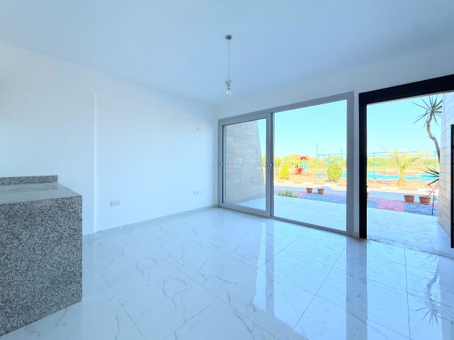 Girne Alsancak'ta Geniş Teraslı, Beyaz Eşyalı 1+1 Satılık Daire - Fotoğraf 2