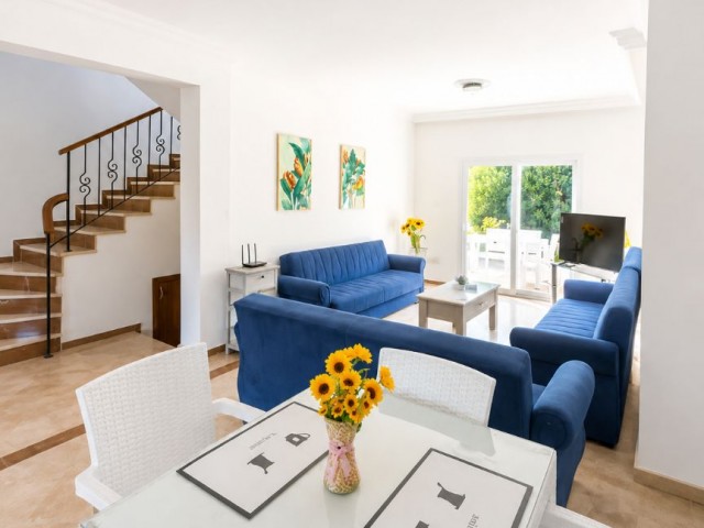 Girne Karaoğlanoğlu’nda Deniz Manzaralı, Havuzlu Site İçerisinde 2+1 Dubleks Penthouse