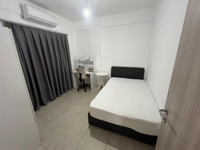 Küçük Kaymaklı'da Türk Malı Satılık 2+1 Eşyalı Daire - Fotoğraf 2