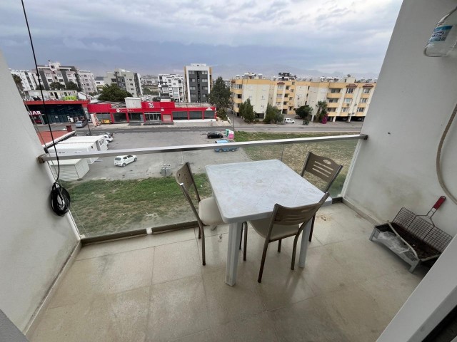 Küçük Kaymaklı'da Türk Malı Satılık 2+1 Eşyalı Daire - Fotoğraf 3