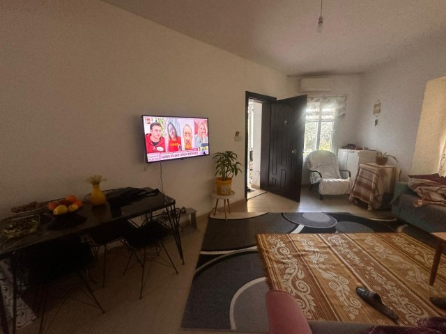 Küçük Kaymaklı' da Zeminkat Satılıkı Daire - Fotoğraf 2