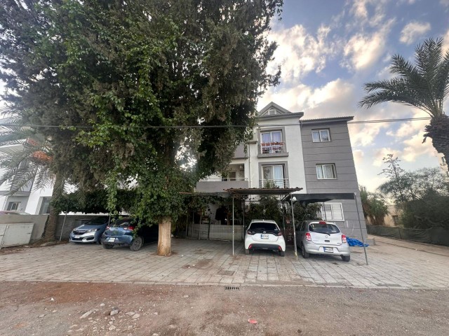 Küçük Kaymaklı' da Zeminkat Satılıkı Daire - Fotoğraf 3