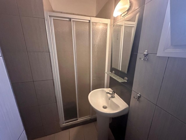 Küçük Kaymaklı' da Zeminkat Satılıkı Daire - Fotoğraf 4