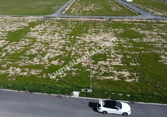Lefkoşa Gönyeli Batıkent Bölgesinde Ticari İzinli Satılık Arsa - Fotoğraf 1