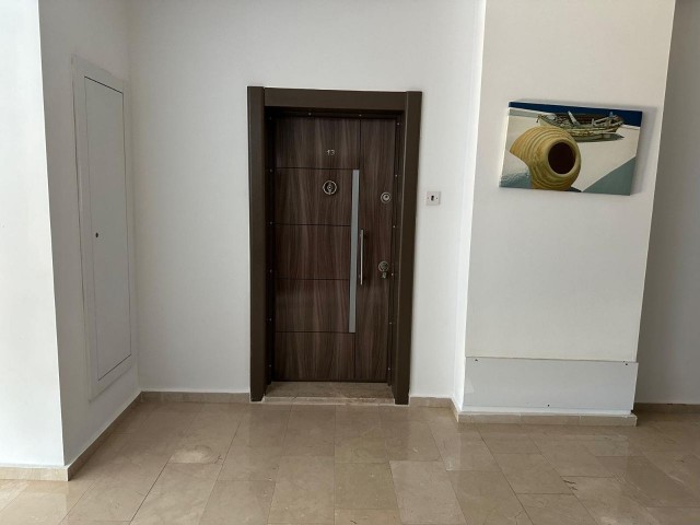 Gazi Mağusa Yeniboğaziçinde Satılık Daire - Fotoğraf 2