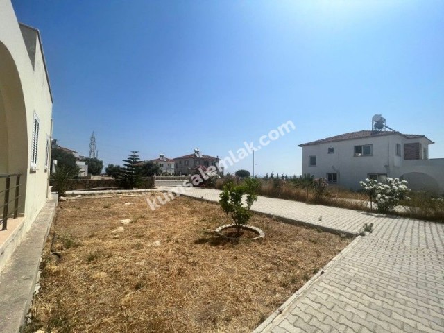 Girne / Alagadi Bölgesinde Geniş Bahçe İçerisinde Köşe Üzerinde Satılık Müstakil Ev - Fotoğraf 2