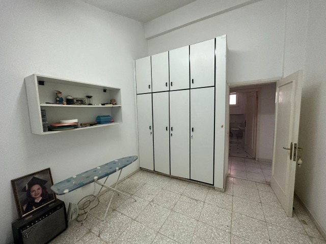 Lefkoşa Yenişehir Bölgesinde Satılık Komple Bina - Fotoğraf 2