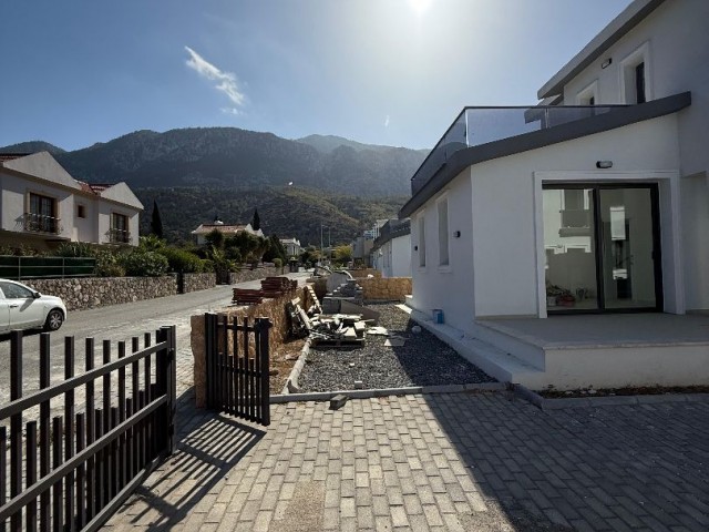 Lapta da Bahçeli 3+1 Satılık Nezih Alanda Deniz Manzaralı Villa - Fotoğraf 2
