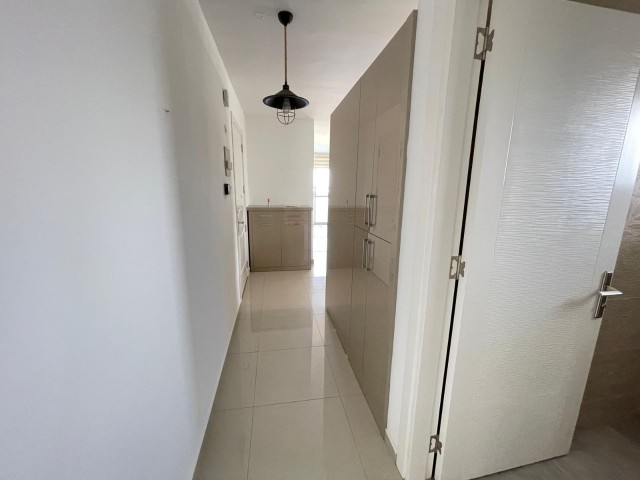 Girne Merkezde Satılık 3+1 Dublex Penthouse - Fotoğraf 1