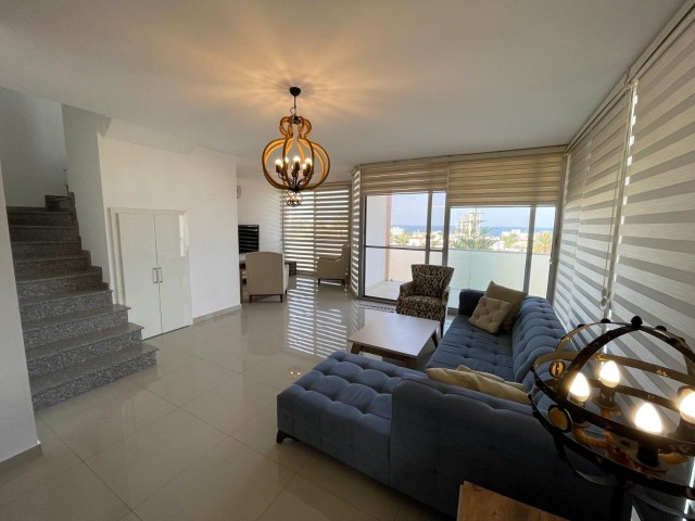 Girne Merkezde Satılık 3+1 Dublex Penthouse - Fotoğraf 2