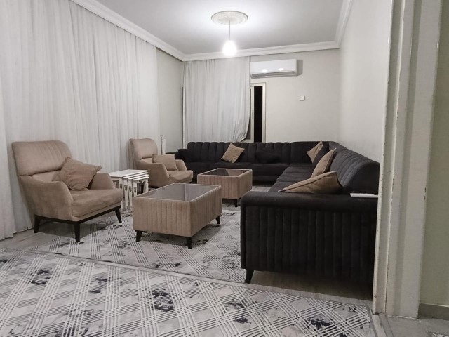 Girne Merkez'de Deniz Manzaralı Özel Havuzlu 3+1 Satılık Daire - Fotoğraf 1