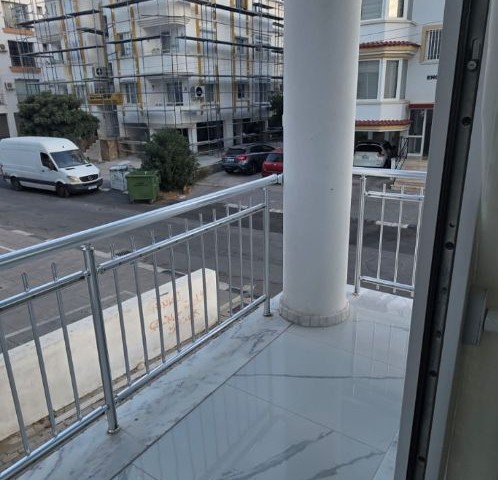 Girne Merkezde 2+1 Satılık Daire - Fotoğraf 2