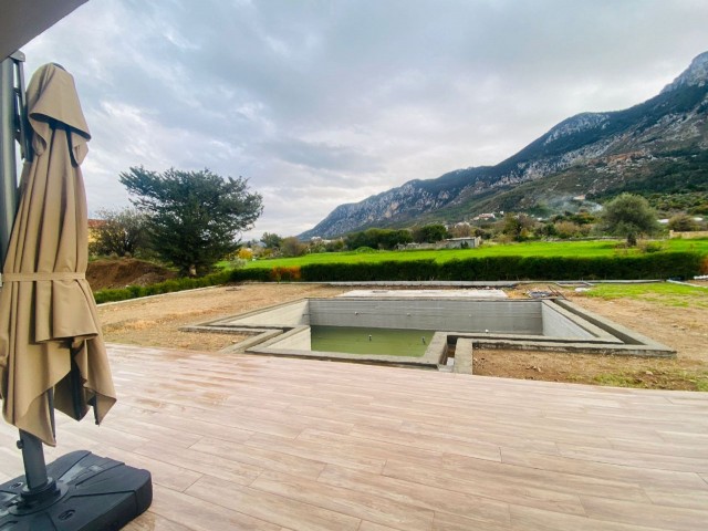 Karşıyakada Özel Havuzlu Satılık Villa- (kapalı Satıştır) 3+1 - Fotoğraf 1