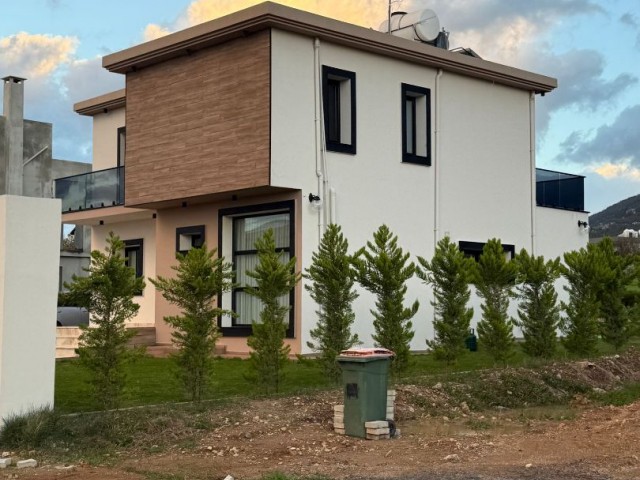 Karşıyakada Özel Havuzlu Satılık Villa- (kapalı Satıştır) 3+1 - Fotoğraf 3
